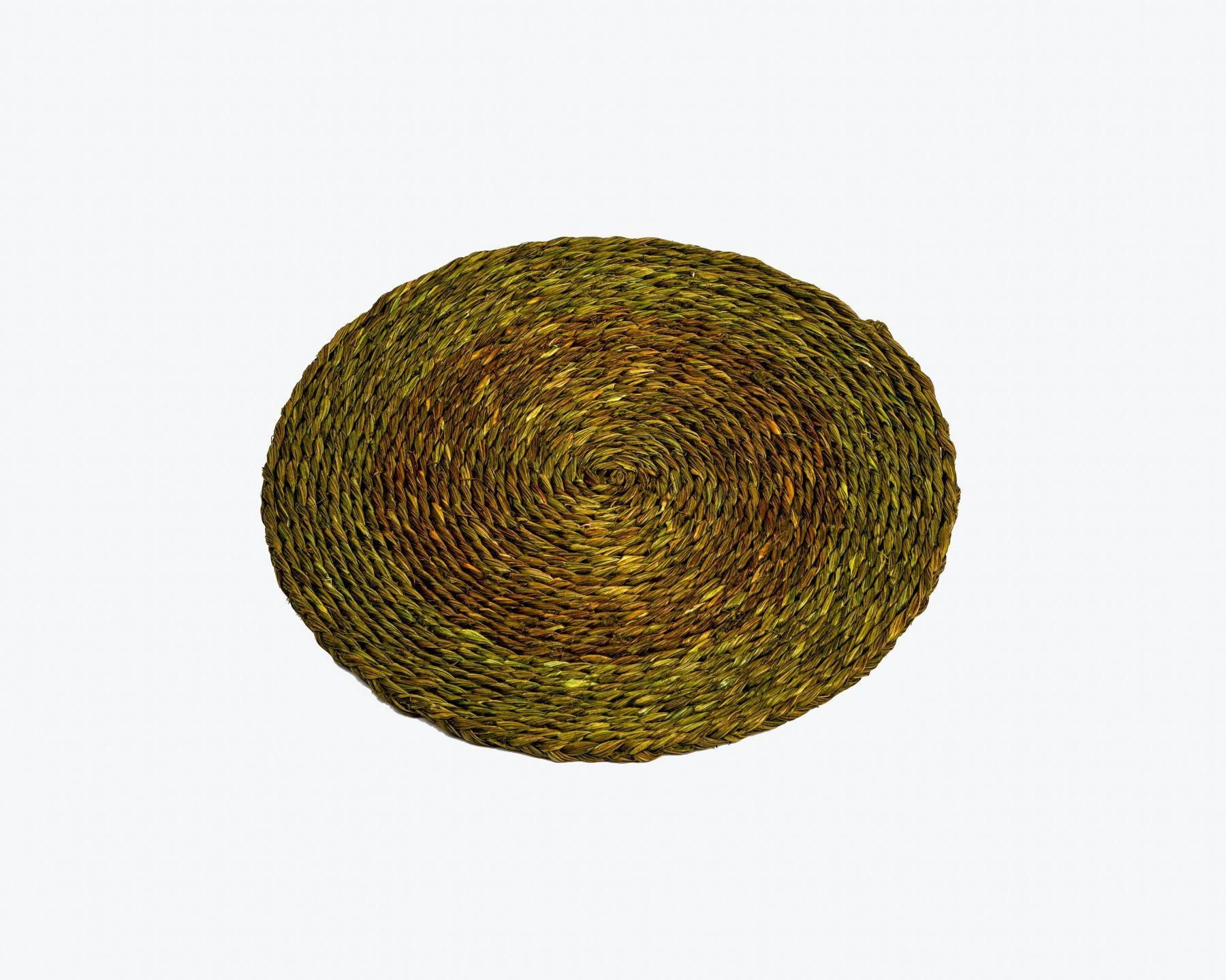 Handmade Braided Sabaii Grass Plate Mats in green color measuring 14 inches in diameter