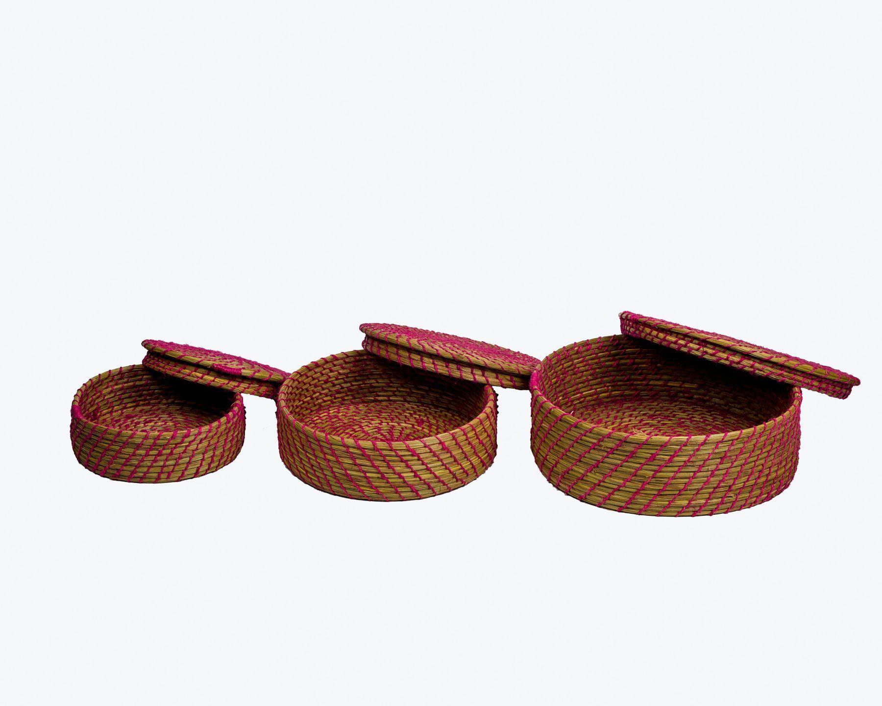 Handmade Braided Sabaii Grass Casserole with Palm leaf binding and thread work 8 x 3 inches with lid