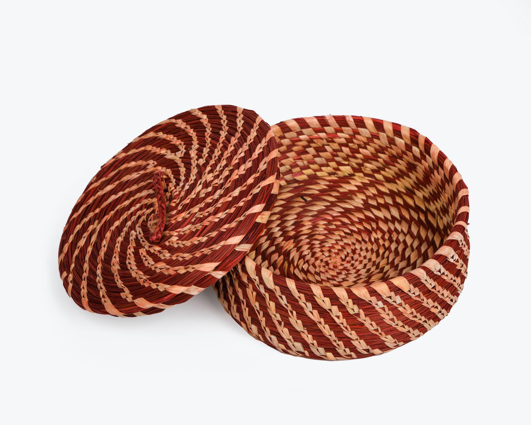 Handmade Braided SABAII GRASS CASSEROLE WITH LID