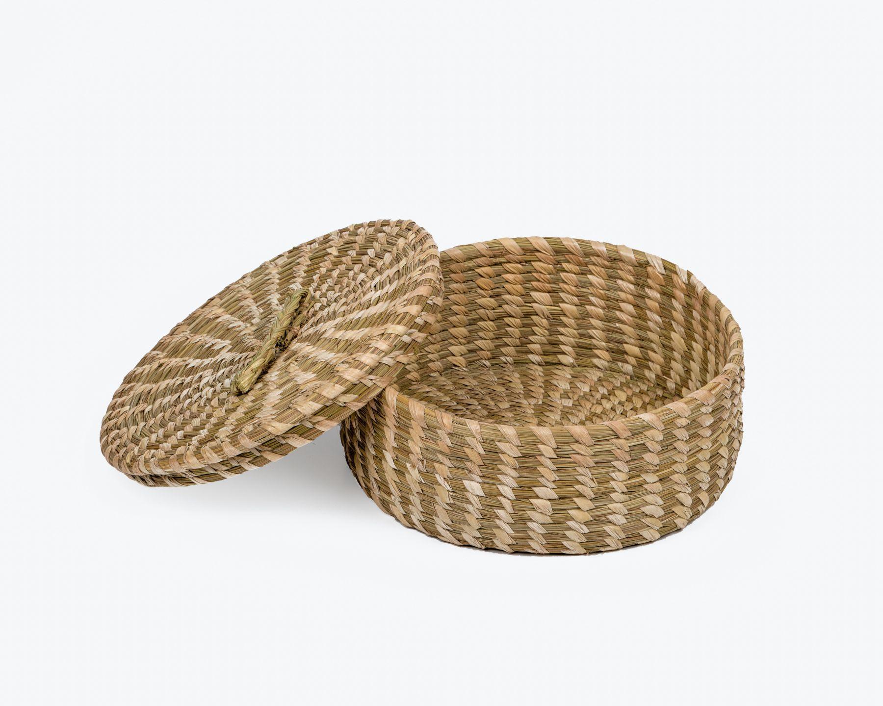 Handmade Braided  SABAII GRASS CASSEROLE WITH LID