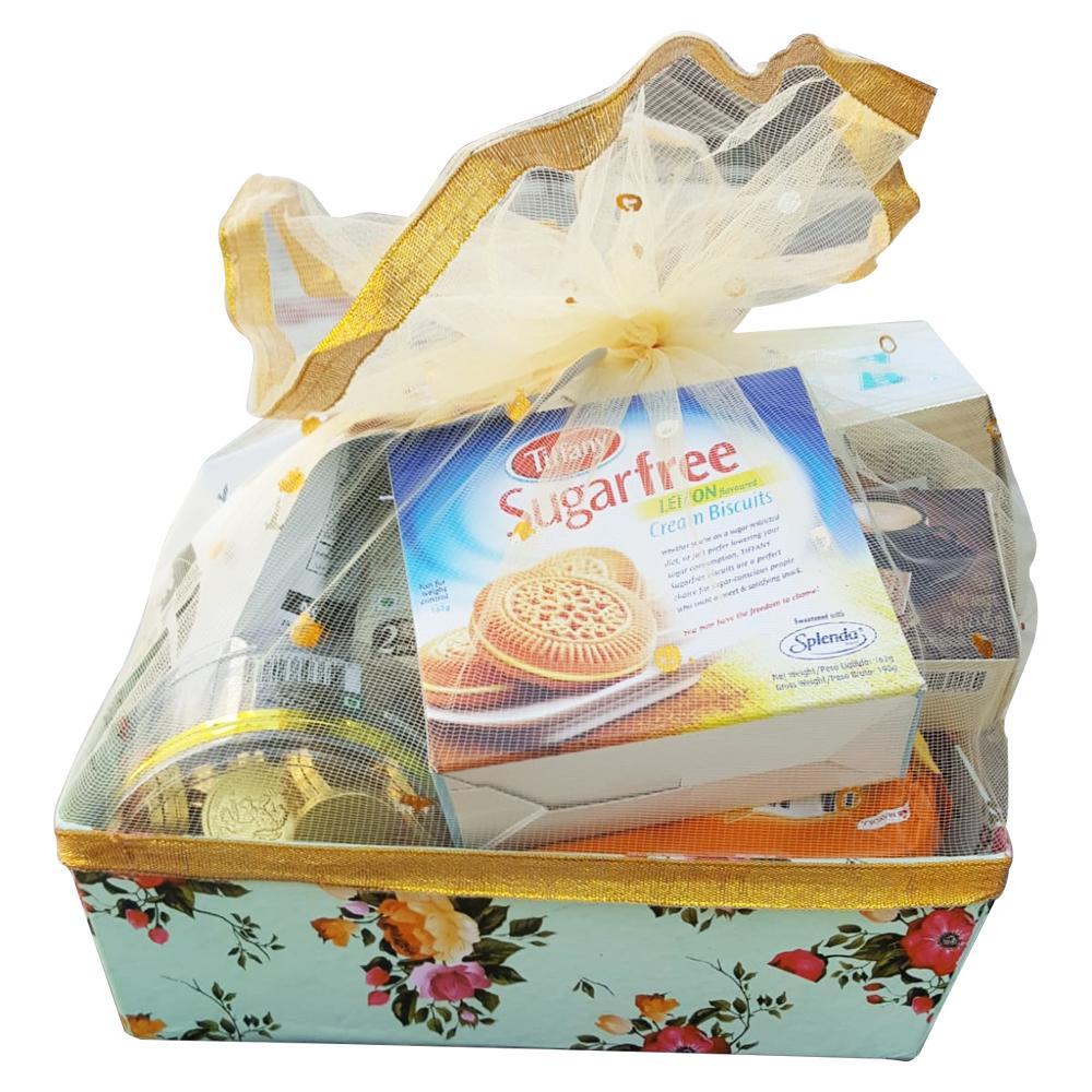 Festive Gift Hamper- Choc Coin Chocolate Gold, 168g|Chocozay Mix Flavor Chocolate Celebration Pack|Danimo TwistWafer Sticks Chocolate (468g)| FOX'S Fox Candy Fruits, 90g|Malkist Cheese Flavoured Cracker Biscuits 138gm|Coffee Joy Coffee Flavored Biscui