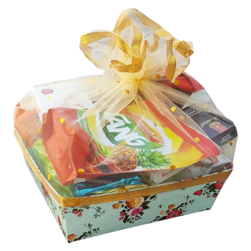 Festive Gift Hamper- Hershey's Syrup Chocolate, 623G|Kravour Foods Wafer Biscuits 120g|75g Kravour Delicious Vanilla Flavoured Wafer Biscuits|Malkist Cappuccino Flavoured CrunchyLayered Crackers - Cappuccino Coated Biscuit - 138gm|Cornitos Nachos Cris