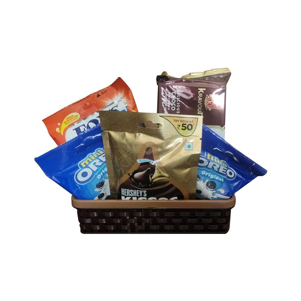 Festive Gift Hamper- 1 Hershey's Kisses Milk Chocolate, 36g|1 Kravour Food Wafer Biscuits 100g|2 Oreo Mini Chocolate Creme Chocolate Sandwich Cookies Pouch 20.4g|1 Fox's Crystal Clear Fruits Lemon, Strawberry, Blackcurrant & Orange 90gm  (Celebrat