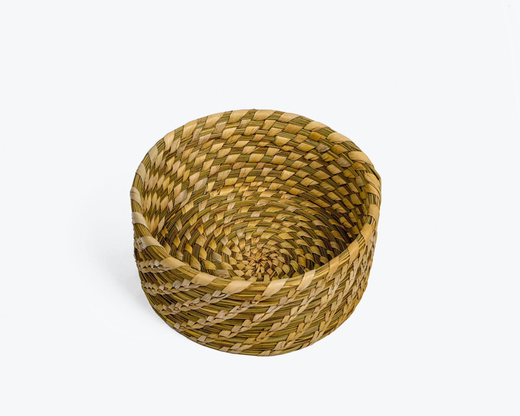 Handmade Braided Sabaii Grass Round Multi- Utility natural basket (Set of 3) Diameter 12, 10, 8 inches, Height 3 inches.