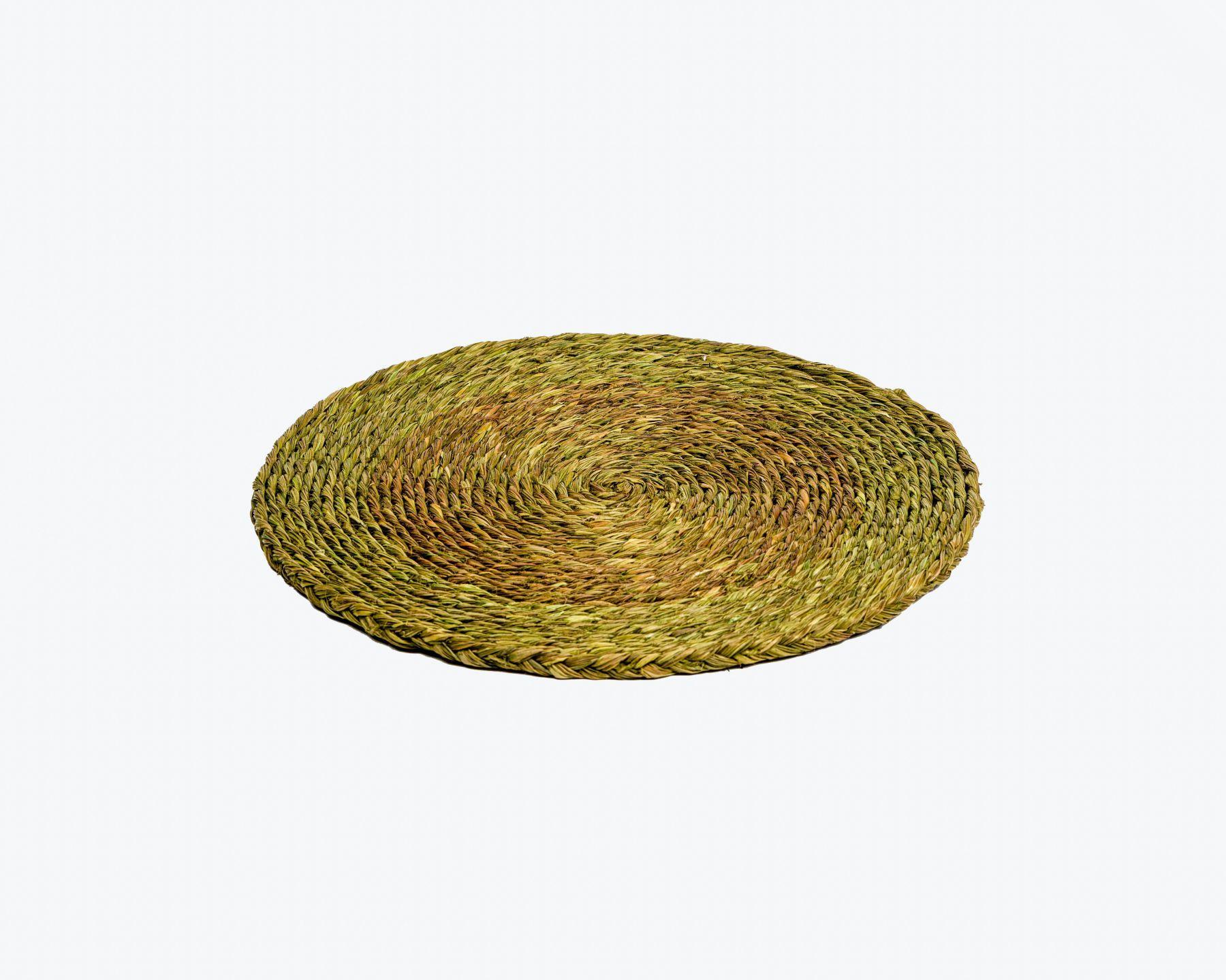 Handmade Braided Sabaii Grass Plate Mats in green color measuring 14 inches in diameter