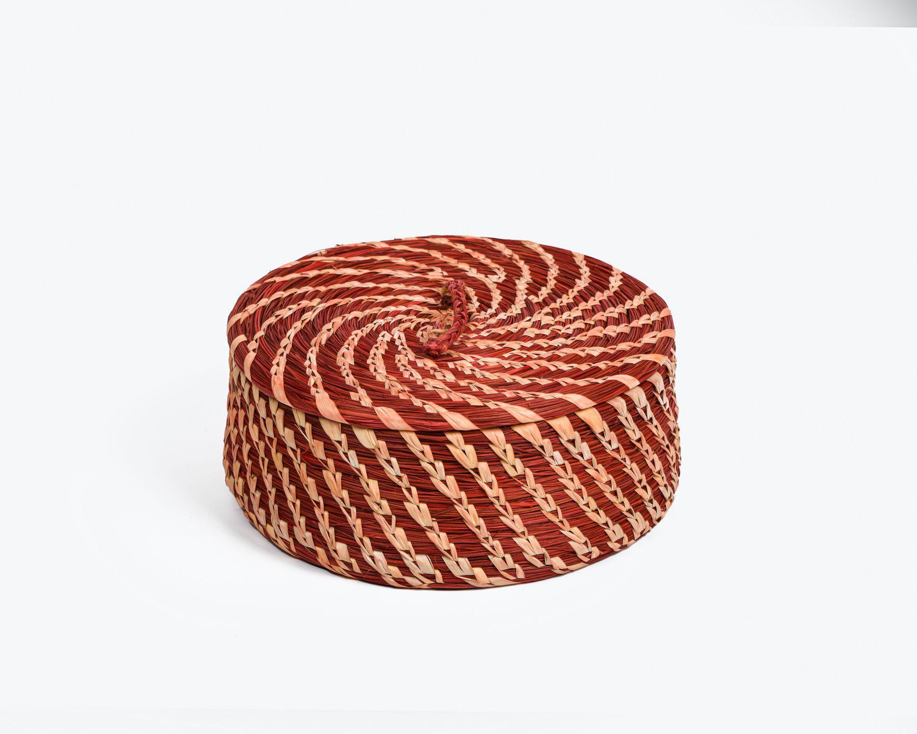 Handmade Braided SABAII GRASS CASSEROLE WITH LID