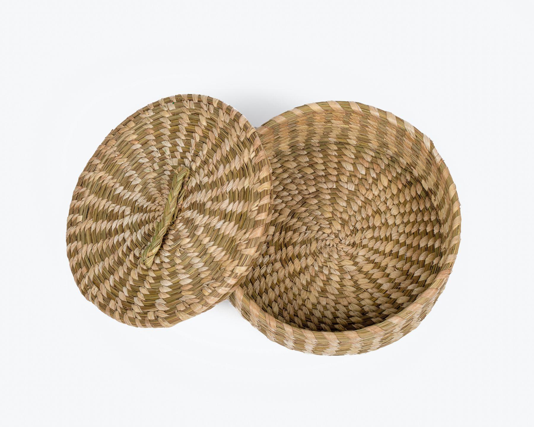 Handmade Braided  SABAII GRASS CASSEROLE WITH LID