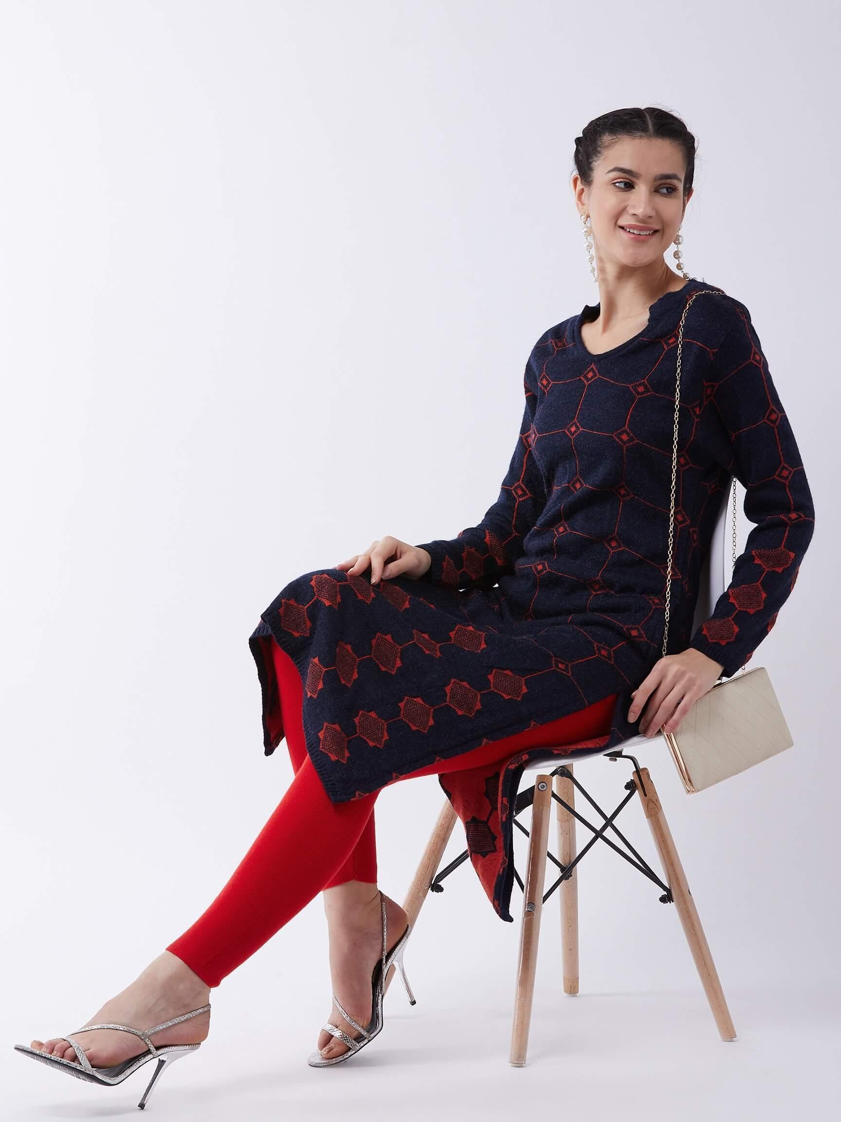 Women Red solid slim fit woolen leggings