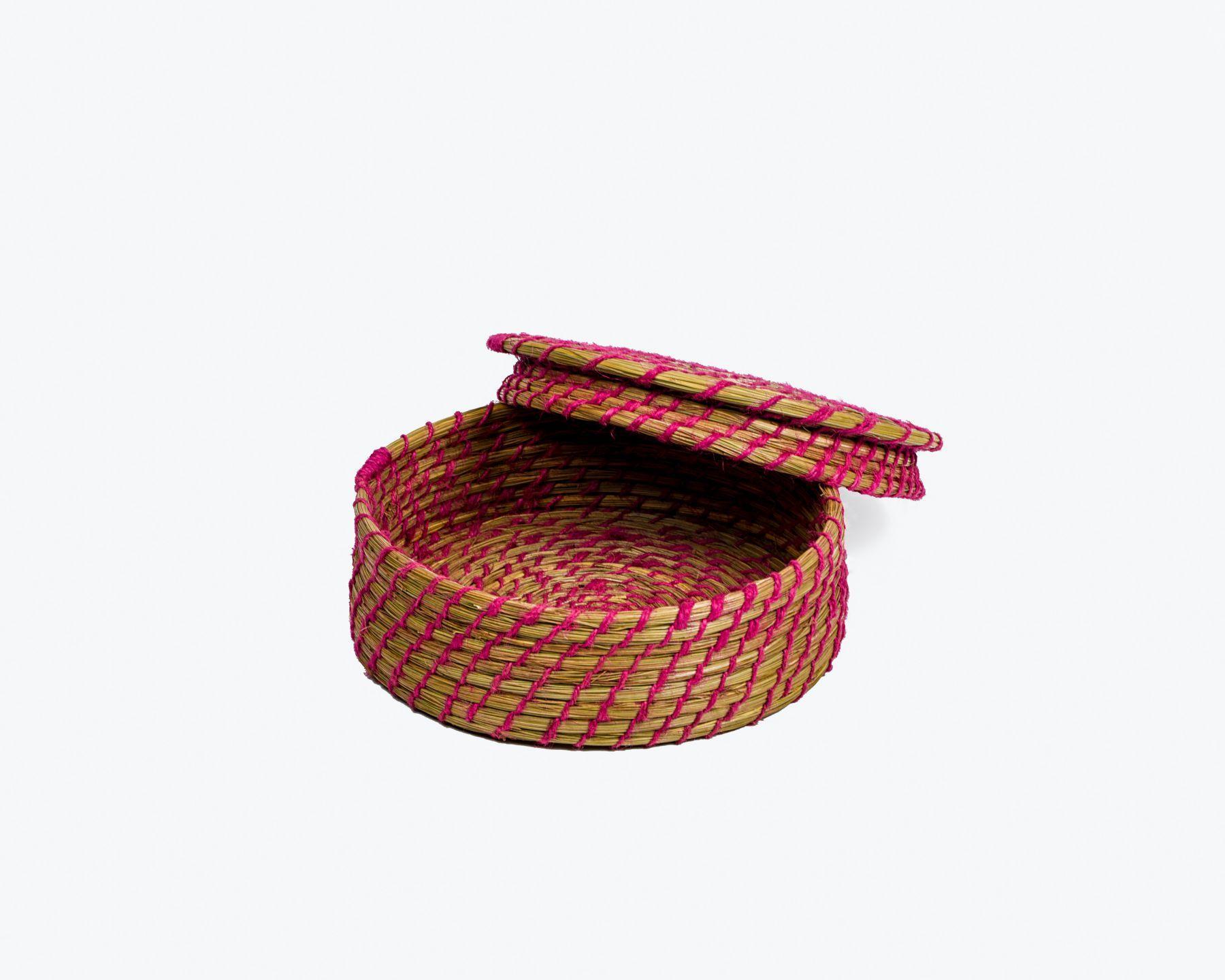 Handmade Braided Sabaii Grass Casserole with Palm leaf binding and thread work 8 x 3 inches with lid
