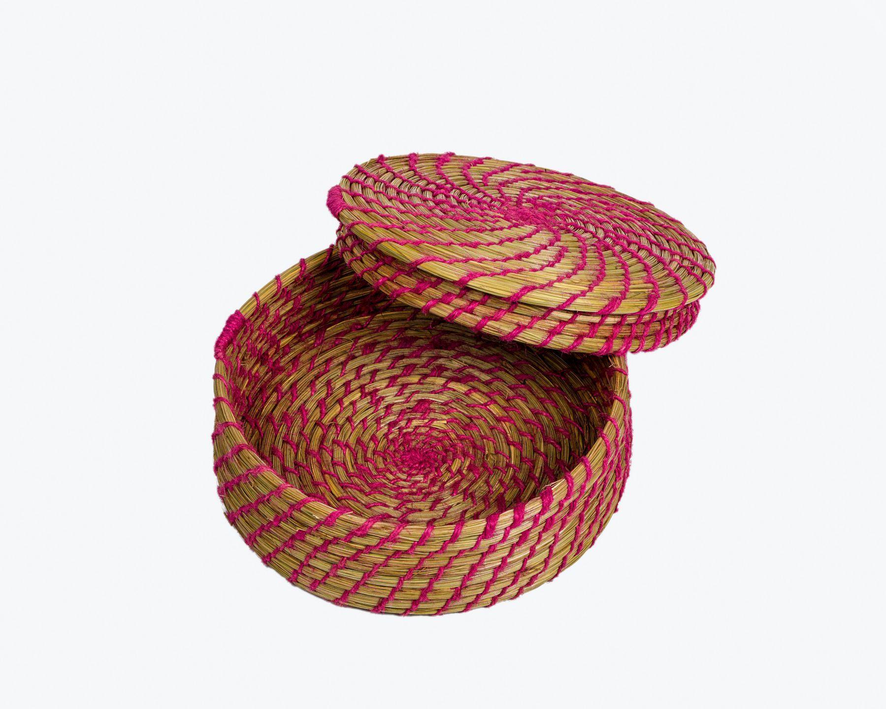 Handmade Braided Sabaii Grass Casserole with Palm leaf binding and thread work 8 x 3 inches with lid