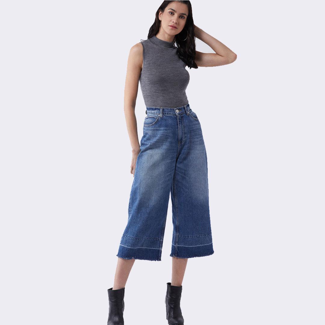 WOMEN SLEEVELESS SWEATER