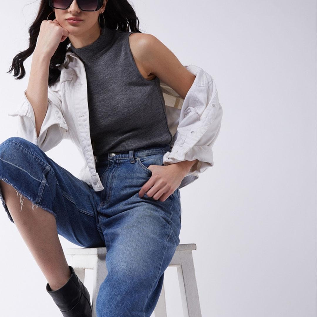 WOMEN SLEEVELESS SWEATER