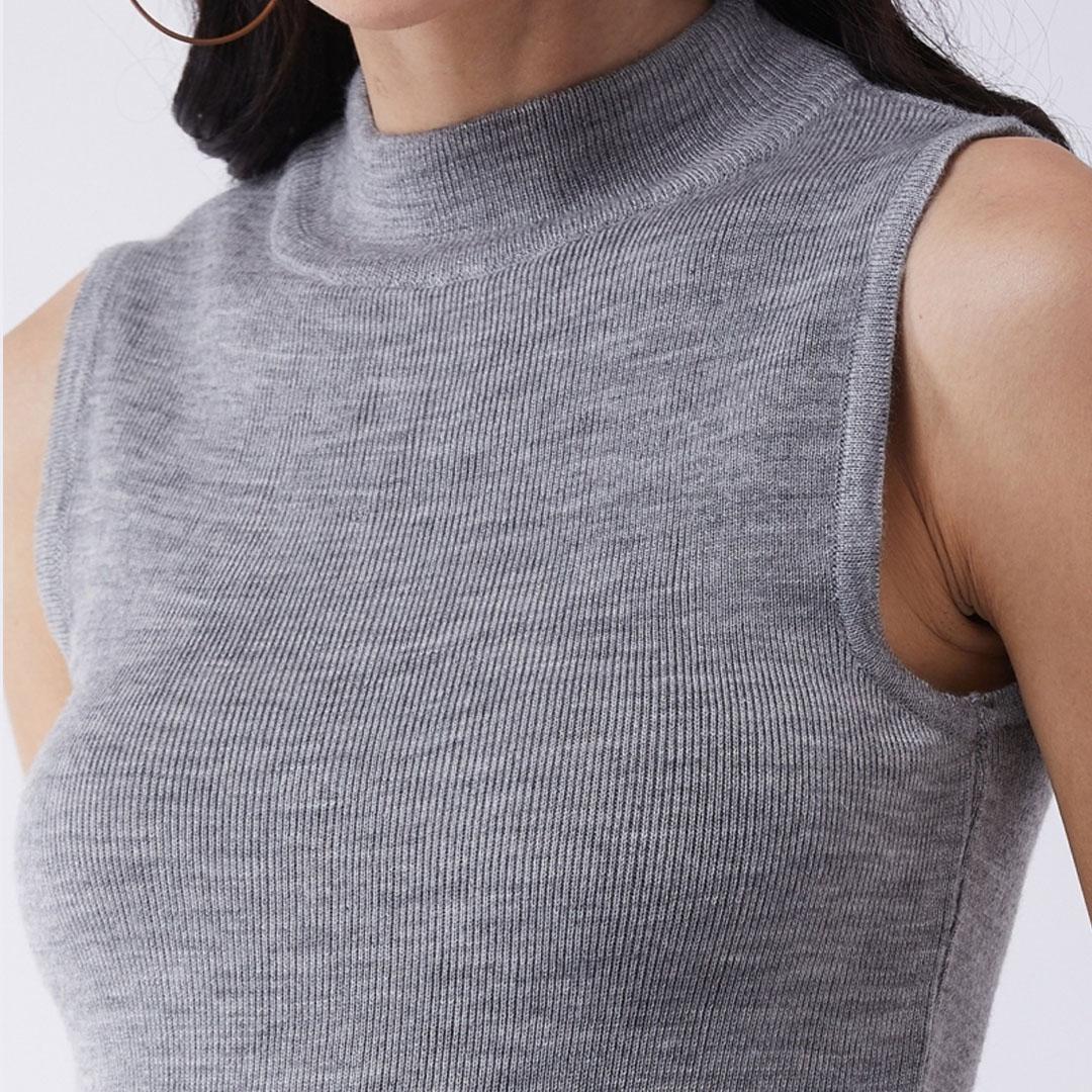 WOMEN SLEEVELESS SWEATER