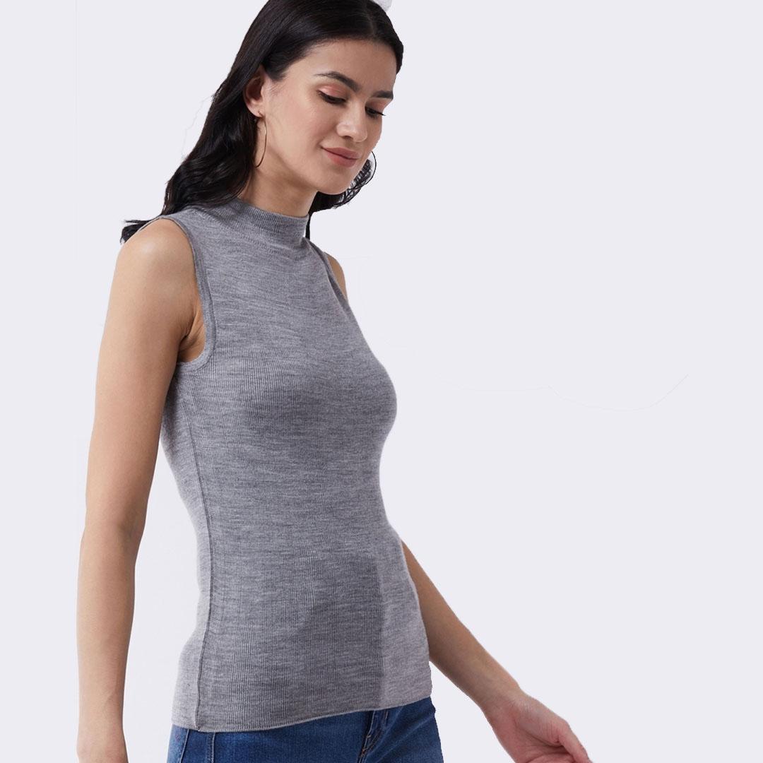 WOMEN SLEEVELESS SWEATER