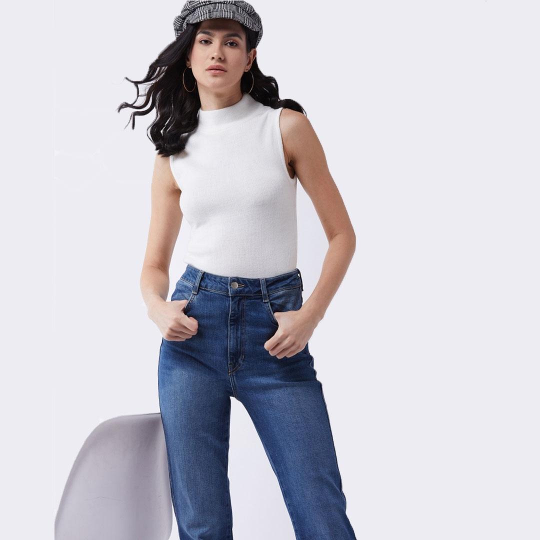 WOMEN SLEEVELESS SWEATER